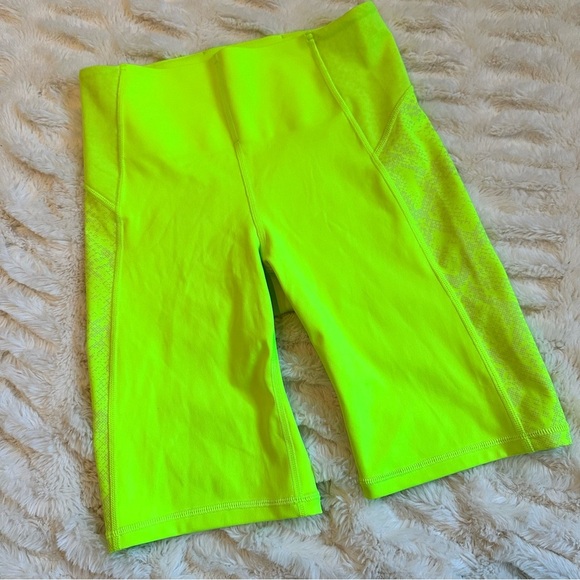 ATHLETA Stay Fly Neon Reflective 9” Biker Shorts Gym Yoga Cycle Green Yellow S - Picture 2 of 10